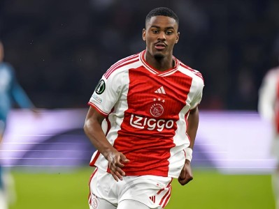 乐动体育官方网站关键战切尔西调整名单以备荷甲，队长鼓劲环节打磨，管理层满意，年轻球员获得机会的简单介绍