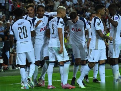 乐动体育入口包含转会期欧超杯焦点战；纽卡斯尔止住颓势；更衣室稳定；赛程密集仍需轮换的词条