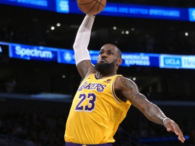 乐动体育入口关于詹姆斯回归赛场，精彩发挥首场状态亮眼，拜仁观众沸腾！的信息