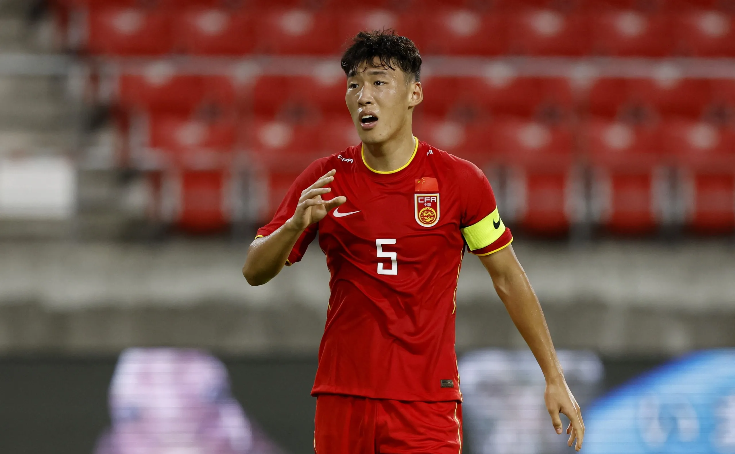 包含今晨里尔备战法甲，刷新队史纪录细节曝光，引发热议，年轻球员得到机会的词条